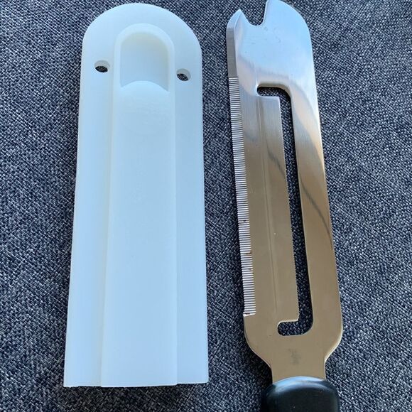 Pampered Chef Cheese Knife slicer with cover‎ - Picture 3 of 4